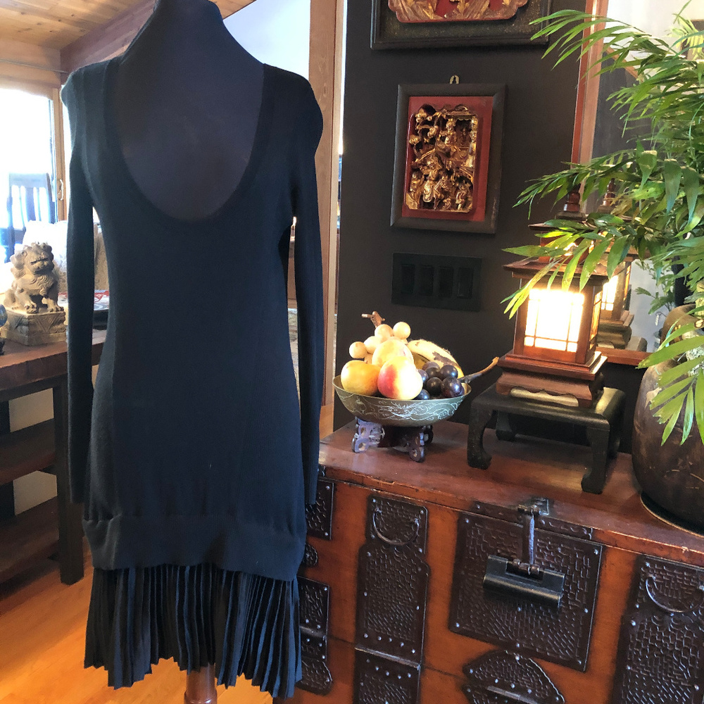 VS Kiss of Cashmere Drop Waist Pleated Knit Dress - Picture 4 of 8